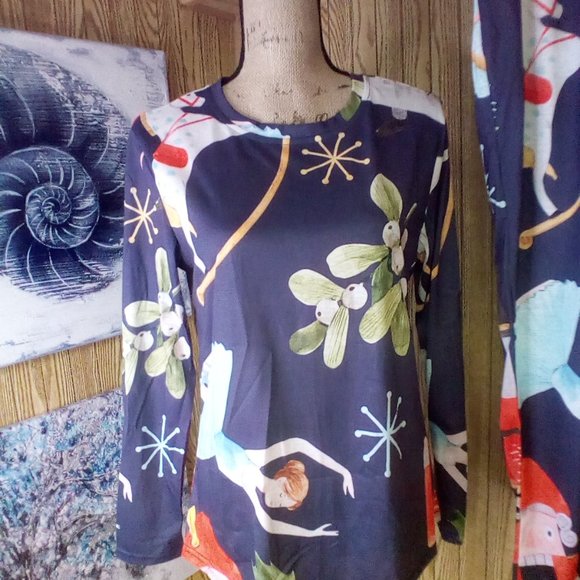 womens christmas mistletoe and nut cracker print pajama set - Picture 2 of 8